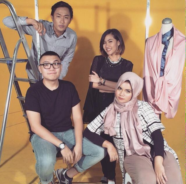 Spotted at <a href="/HighEndteenmgz/">HighEnd teen</a> HQ, #STARTEEN2010 <a href="/billyfabianto/">Billy Fabianto</a> <a href="/aryoariyanto/">aryo ariyanto</a> <a href="/Libraakila/">Libra Akila</a> <a href="/nsbwz/">:)</a> for a special project 😍