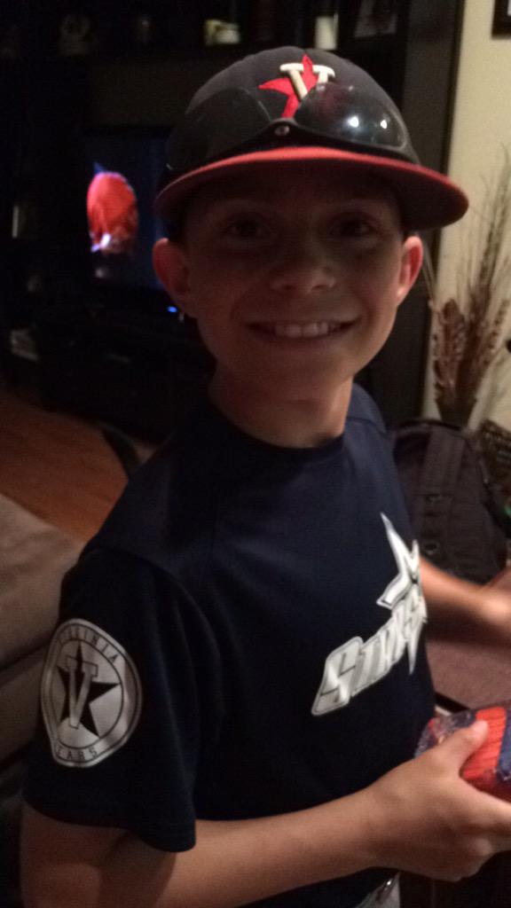 HopeiHope's tweet photo. Happy birthday bubba!! ❤️ http://t.co/bHHTQJ0b03