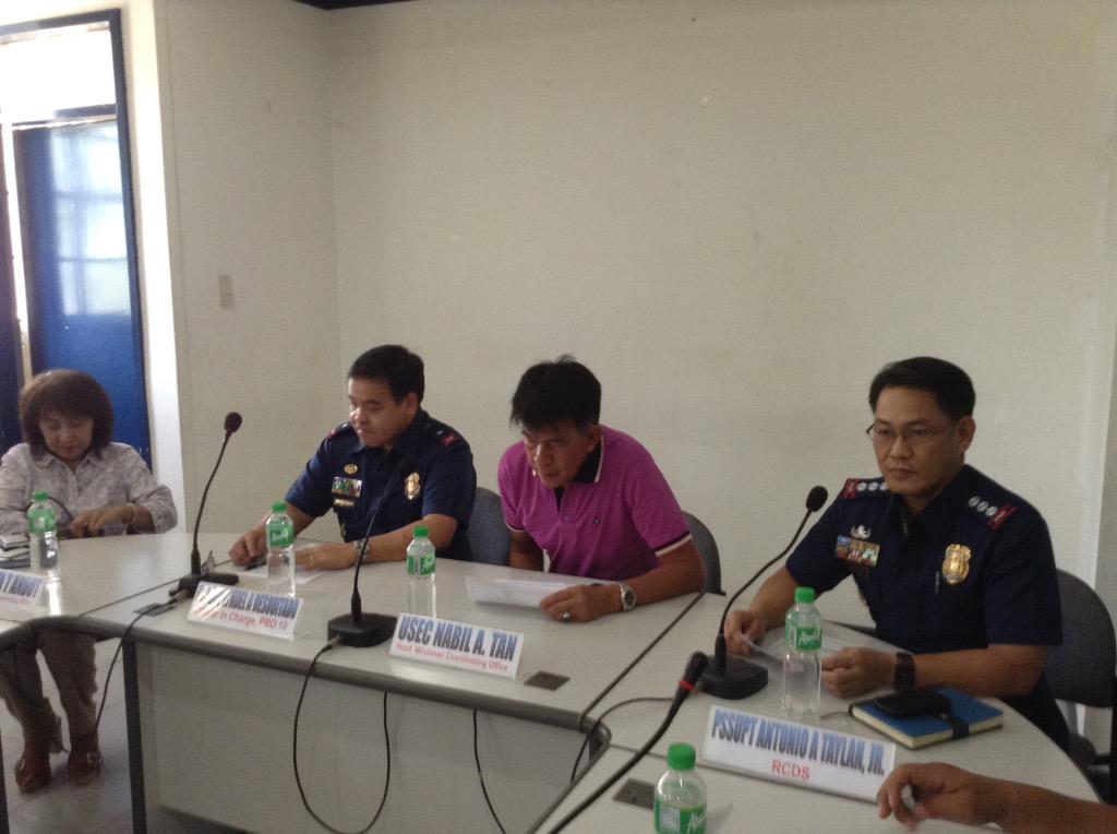 RCDS_PRO10's tweet photo. @pnppio @PNP_OTDCO PSSUPT AA TAYLAN JR, conference with USEC NABIL A TAN, Head Mindanao coordinating office &amp; others http://t.co/YEpxZ0OIEc