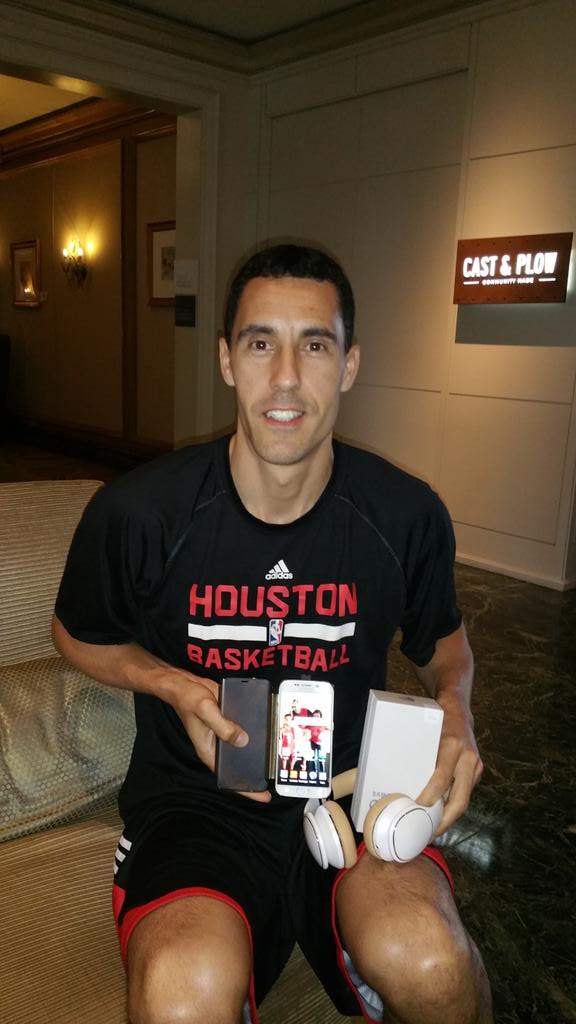 PPrigioni9's tweet photo. The new Samsung Galaxy S 6 Edge is here!! Thanks Samsung for such nice gifts/  Gracias Samsung por estos Regalitos!! http://t.co/4iNKNGSXQJ
