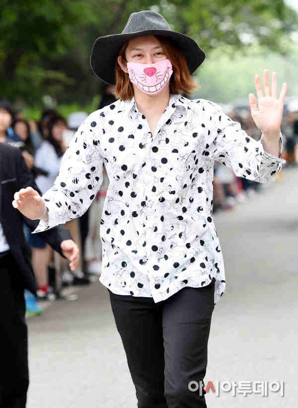 CEcatFNVEAA5neH.jpg:large