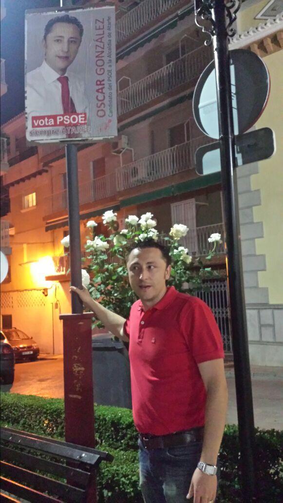 OscarAtarfe's tweet photo. Aún seguimos realizando la pegada de carteles. Gracias a todas las personas que están colaborando! #YoConOscar. http://t.co/OykFLirkg6