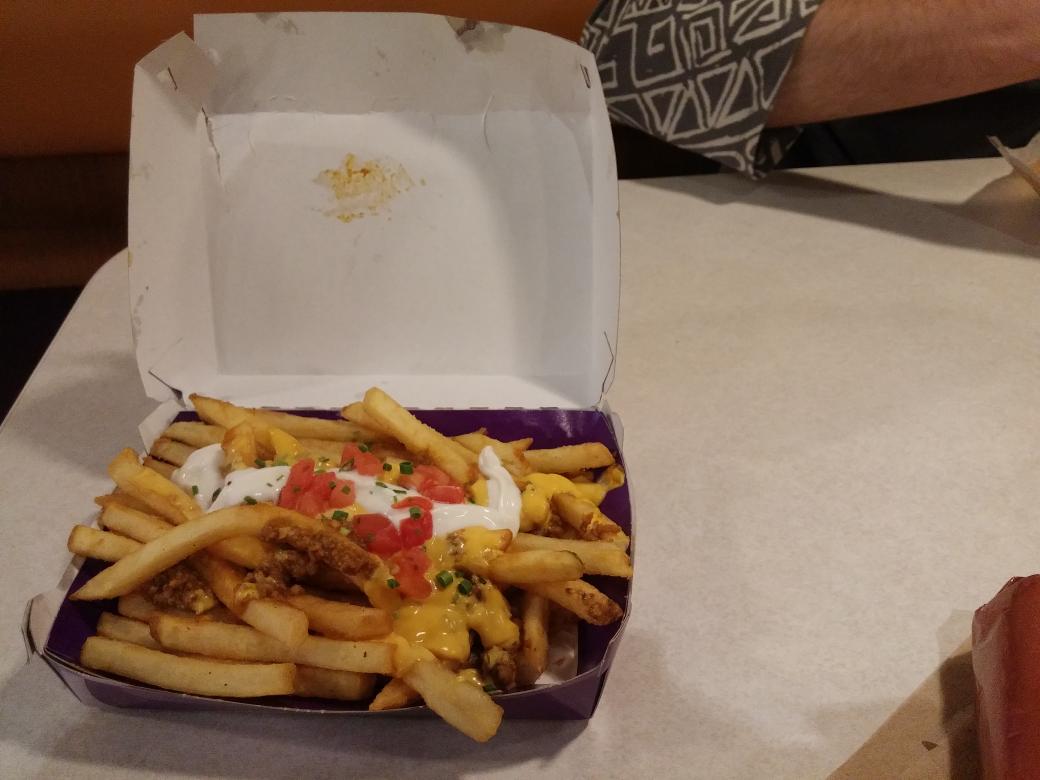 TheBrandonBoris's tweet photo. @TacoBellCanada these fries are less than supreme. Waterdown disappoints :( http://t.co/DdjeqzCD7Q