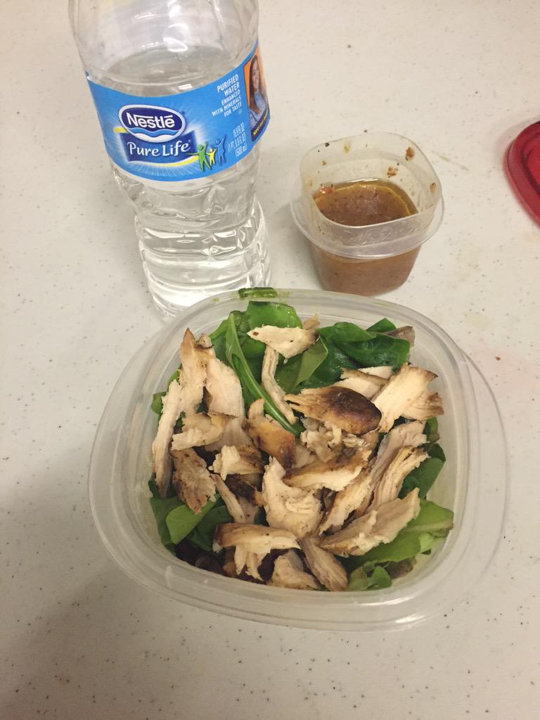 PetiteBeast1's tweet photo. Dinner at work. #fitfam #thegrind http://t.co/HodwKGz1Wl