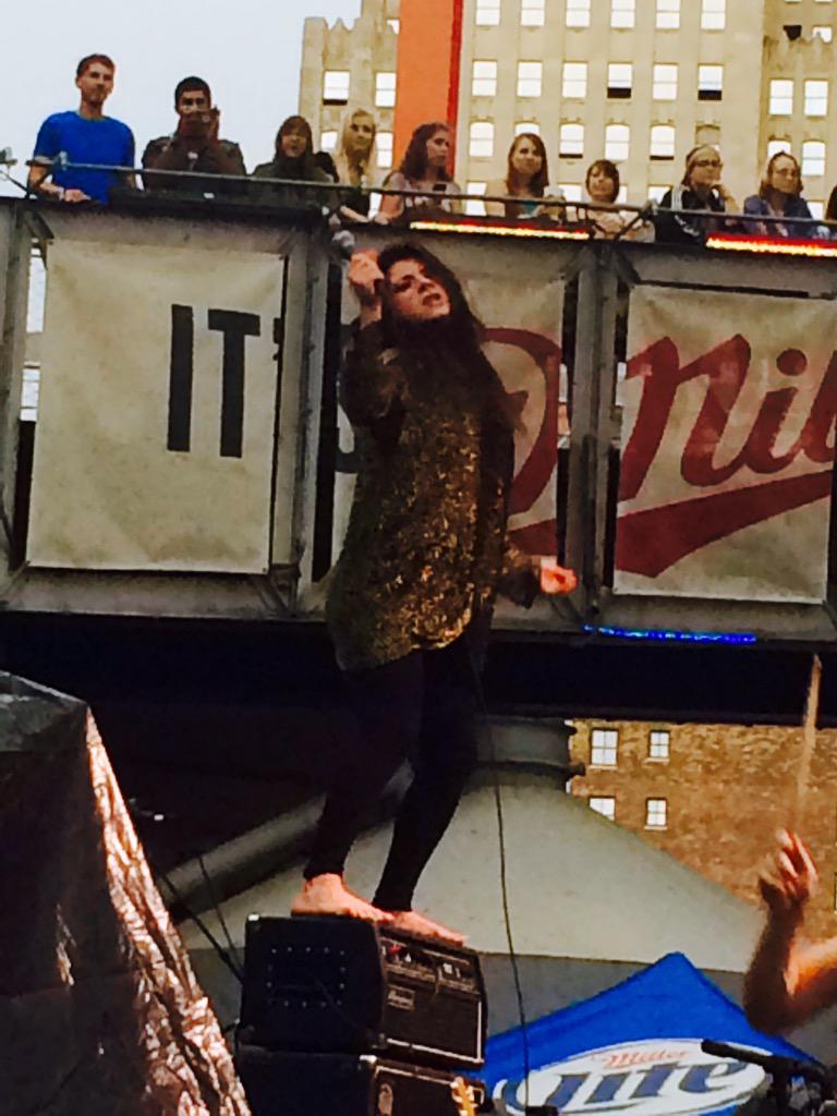 sha_known's tweet image. @965TheBuzz #BUTS1 is off to a great start w @KITTENTHEBAND AMAZING! @KCPLDistrict #gSharp #KC @afentra @lazlothebuzz