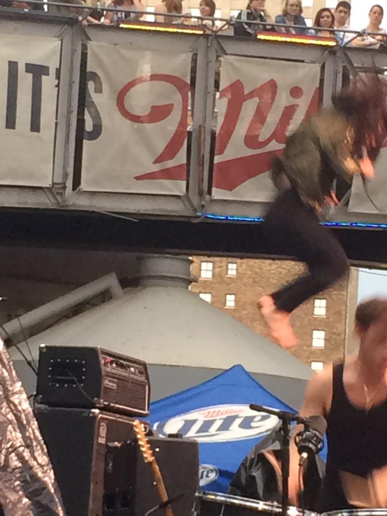 sha_known's tweet image. @965TheBuzz #BUTS1 is off to a great start w @KITTENTHEBAND AMAZING! @KCPLDistrict #gSharp #KC @afentra @lazlothebuzz