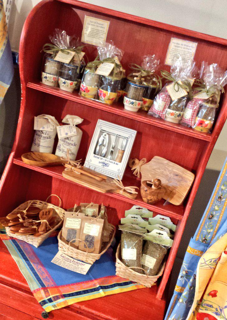 LaProv's tweet image. New arrivals!  #grinders #olivewood #servers #seafoodset #culinarylavender #herbesdeprovence #seasalt #shoprockport