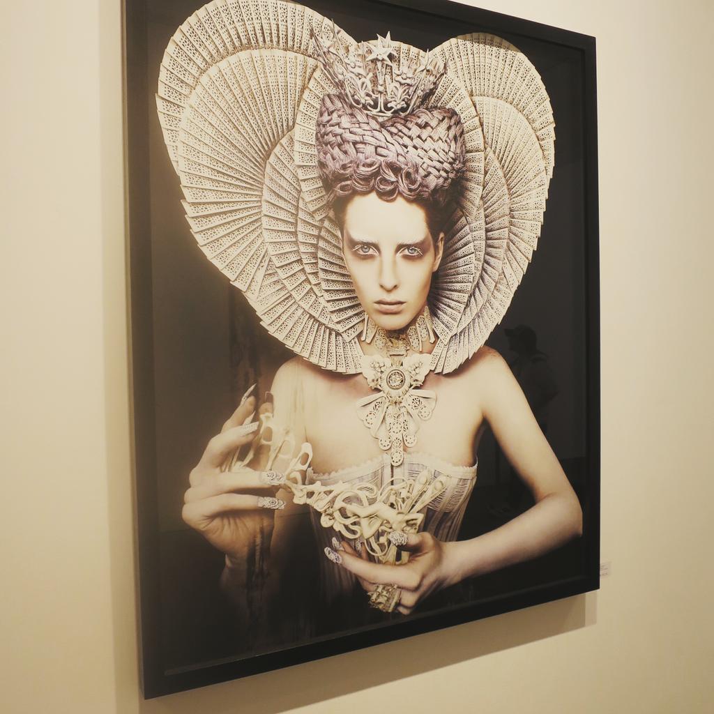 stephenmahoneym's tweet photo. #TheWhiteQueen #artwork by #FineArtPhotographer #KirstyMitchell #Wonderland show at the @mead_carney #gallery #AGOSEE http://t.co/8EkBi8LRAZ