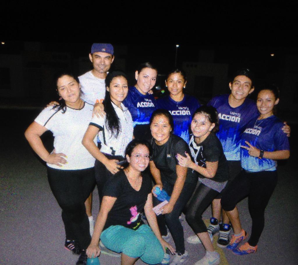 DeportesMerida_'s tweet photo. Gracias a los instructores de #MéridaEnAcción y a los vecinos que vinieron a activarse en esta excelente MacroClase http://t.co/5hBWi9BxjM