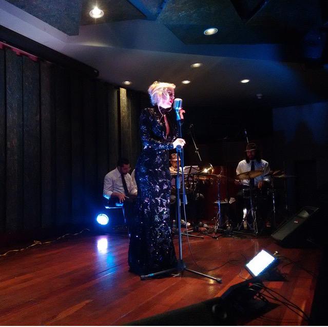 GuatacaValencia's tweet photo. Es blues, elegancia, sensualidad y melancolía es "summer time" con la talentosa  @mariannemali #NochesDeGuataca http://t.co/7DoxYJHcGp