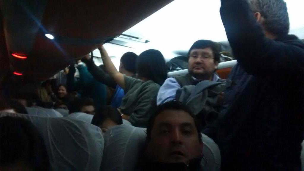 putraendu's tweet photo. @Carabdechile bus ahumada camino a san felipe por panamericana norte camino a ruta 5 http://t.co/qf6SYSaxCv