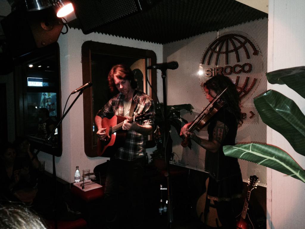 juancasanew's tweet photo. CONCIERTAZO de @bernardfanning ayer en @SirocoSala http://t.co/EOa7B5DkXJ