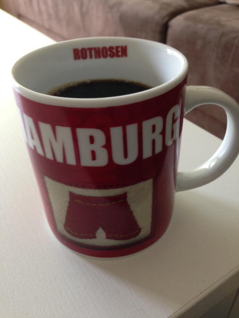 chris_t83's tweet photo. Niemals 2. Liga! Niemals!! #HSVSCF #immerweiter @HSV http://t.co/sRlpwyLpO7