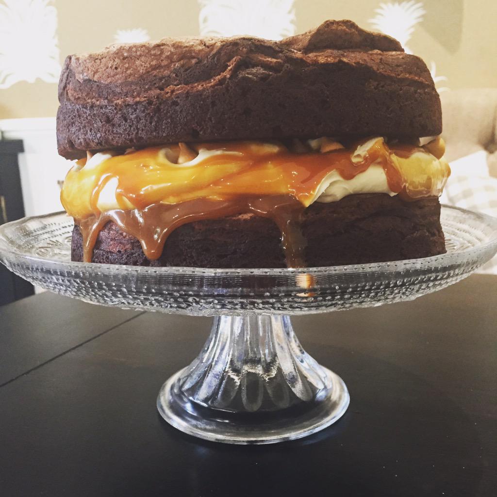 Thefatfeeder's tweet photo. Morning ππΌππΌ
#chocolate #cake #caramel #butterscotch #yum #TGIF #fatpt #weekend #London #health #jokes ππ» http://t.co/983velCvrI