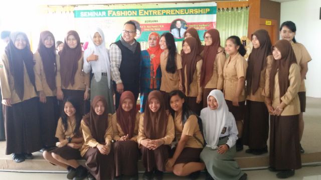 dua_busana2's tweet photo. @unimed fashion entrepreneurship☆★ #OfficialAccount11busana2_ http://t.co/dFsR7Me4vW