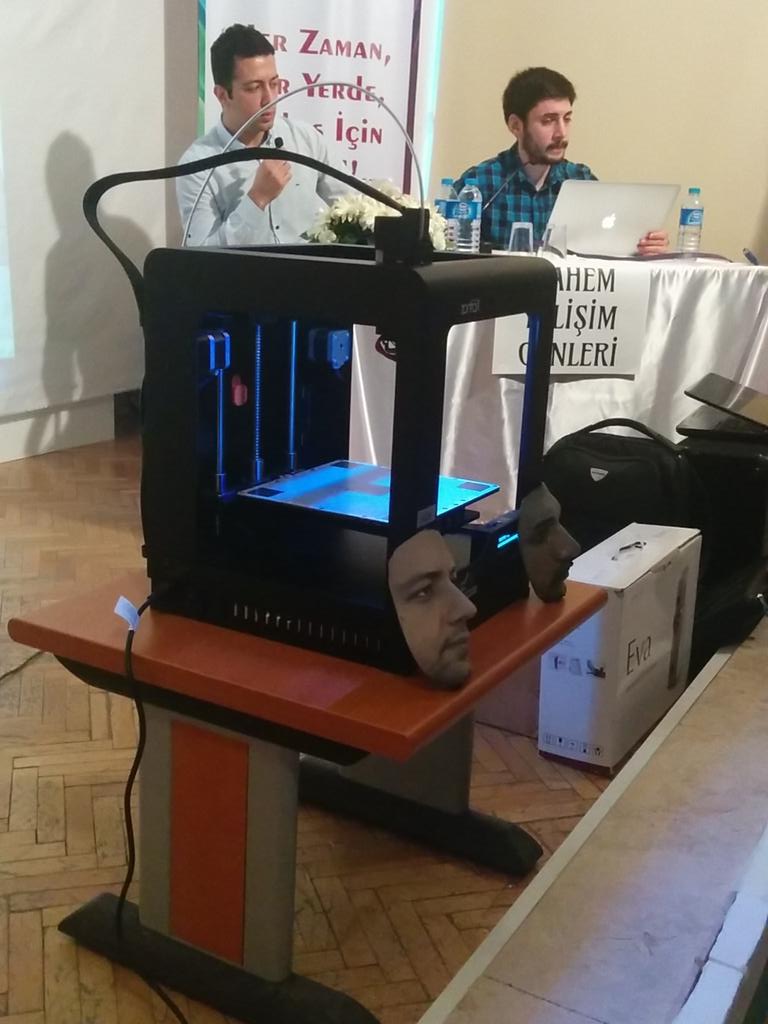 cankayahem's tweet photo. #live #3dprinting #3dyazıcı #calisiyor http://t.co/GcNcYckvog