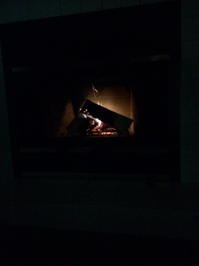 juliettelynn's tweet photo. Bedtime fires are the best http://t.co/efiMxbkHB1