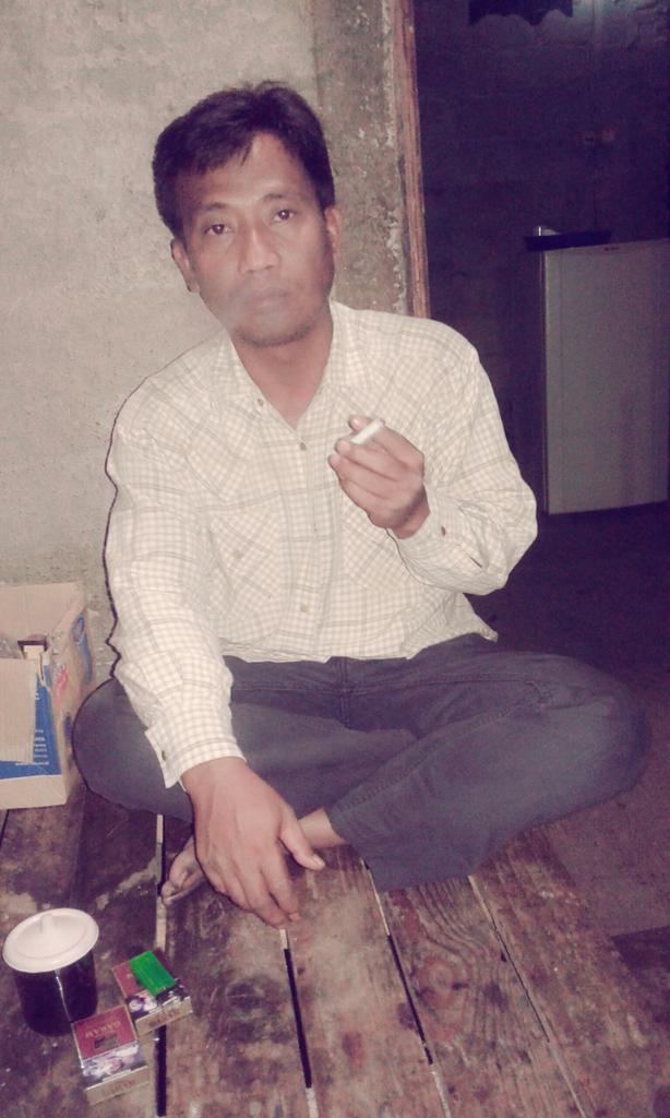 MarcoQomar's tweet photo. Lagi galau tretan http://t.co/q1l74eGLVV