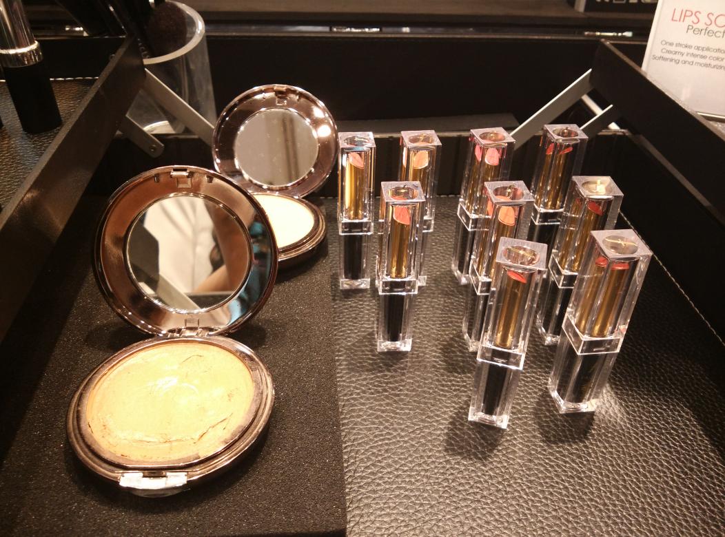 apurva_27's tweet photo. The yummy #GlamOn range by @FacesIndia . #Bblogger #beauty #delhi #cosmetics #latestrange http://t.co/rUyVtlerAY