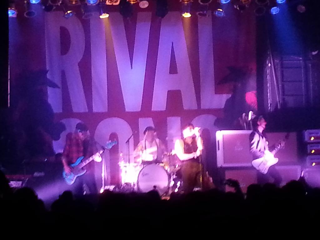 mohr_ron's tweet photo. Rival Sons rocking the Phonix! @rivalsons @949TheRock #MultipleEargasims #Killermusic #fukinawesome! http://t.co/0HcsctZFfJ