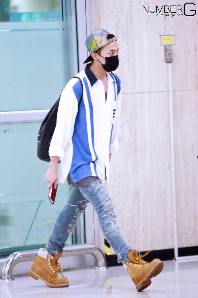 TheyLoveUOnly's tweet photo. gdragon's street style appreciation tweet http://t.co/MrL1BXRfi9
