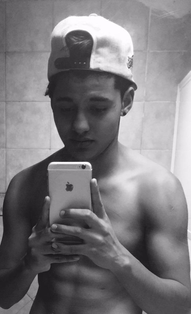 AustinHerrera17's tweet photo. 🙊Les dejo esta foto para que puedan dormir🙊 http://t.co/WyF2m8Do0g