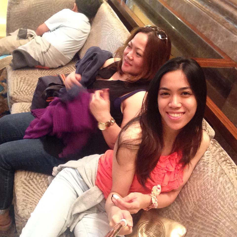 catesgonzales_'s tweet photo. Holaaa Singapore🌞 #firstselfies #noshame http://t.co/PBBBESbzrA