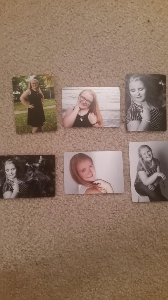 young_sarah1997's tweet photo. If anyone wants a senior pic wallet just let me know which one and I will bring it to you :) http://t.co/NVdpsI0EGk