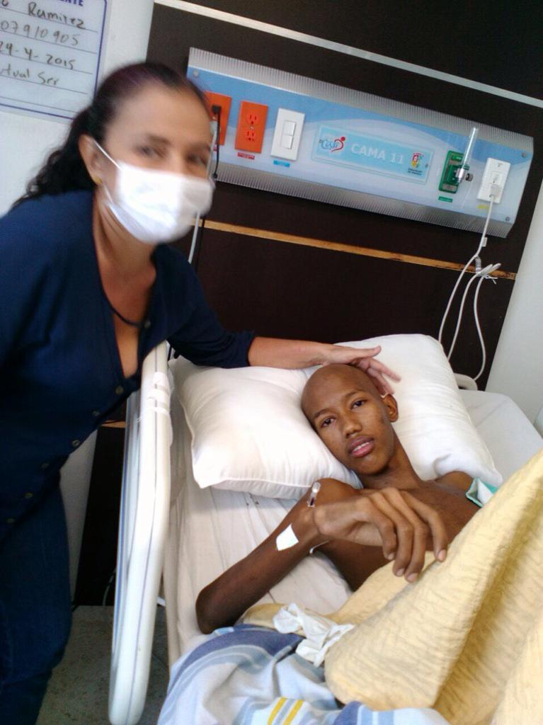 FConstruyendosu's tweet photo. Gerardo necesita nuestro apoyo, cáncer de testículo con metástasis ósea,extrema pobreza, útiles de aseo, paños ... http://t.co/M5kSQlM48u