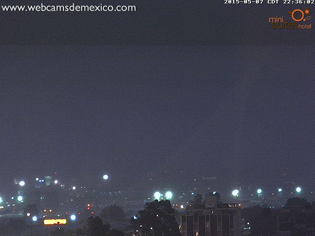 webcamsdemexico's tweet photo. Fuerte tormenta en este momento en la zona del Aeropuerto Internacional de la Ciudad de México: http://t.co/U4HpAyhtQQ