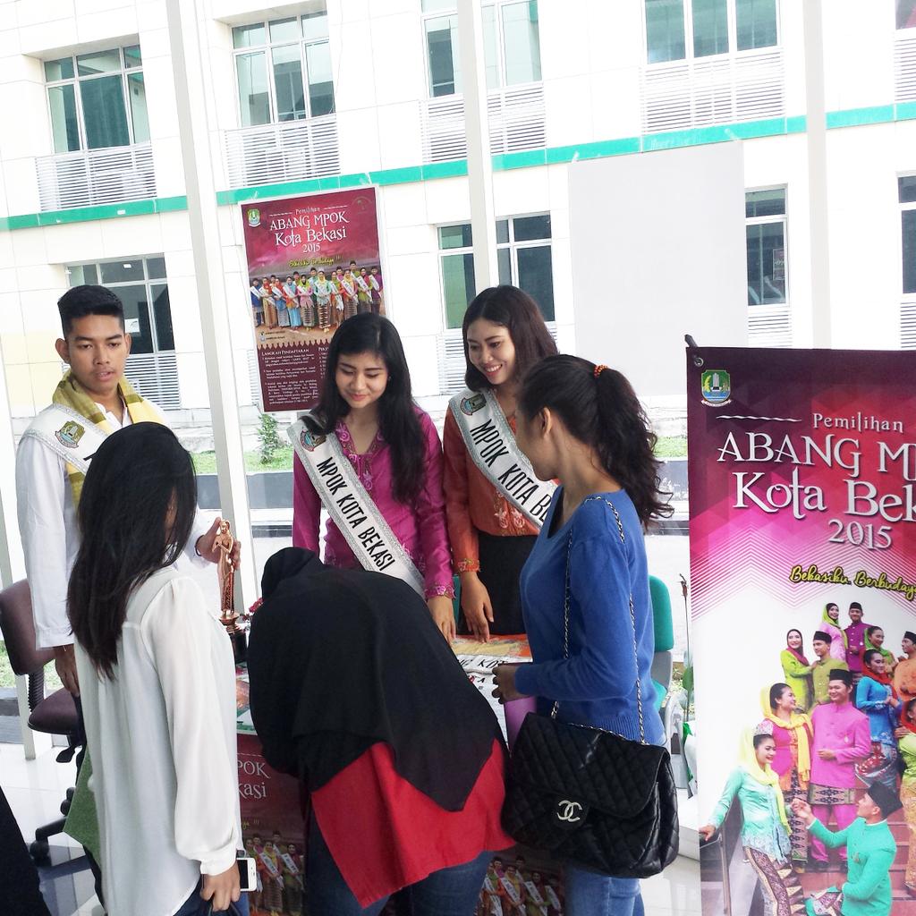 abangmpokbekasi's tweet photo. Antusiasme mahasiswa/i UNJ yang ingin mendaftar di #AMKB15 @Humas_UNJ http://t.co/DQRPg21eSI