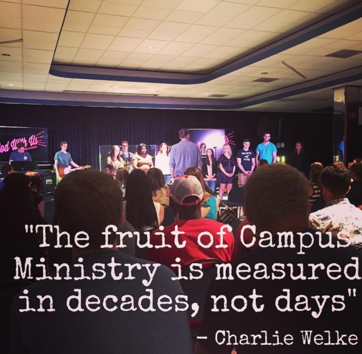 ccblono's tweet photo. Special thanks to @robbieosenga for this photo! Grateful for these seniors and what they've done in this ministry. http://t.co/Xb2fvx2b3V