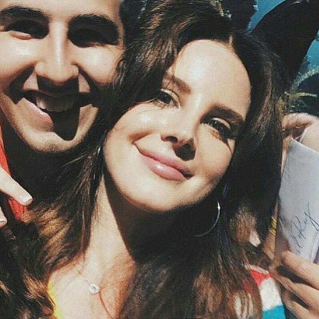 _vartii's tweet photo. Lana took a selfie with a fan tonight #endlesssummertour #lanadelrey #lanafan #ldr #lanadelreyfanbase http://t.co/DsWLfh7NVk
