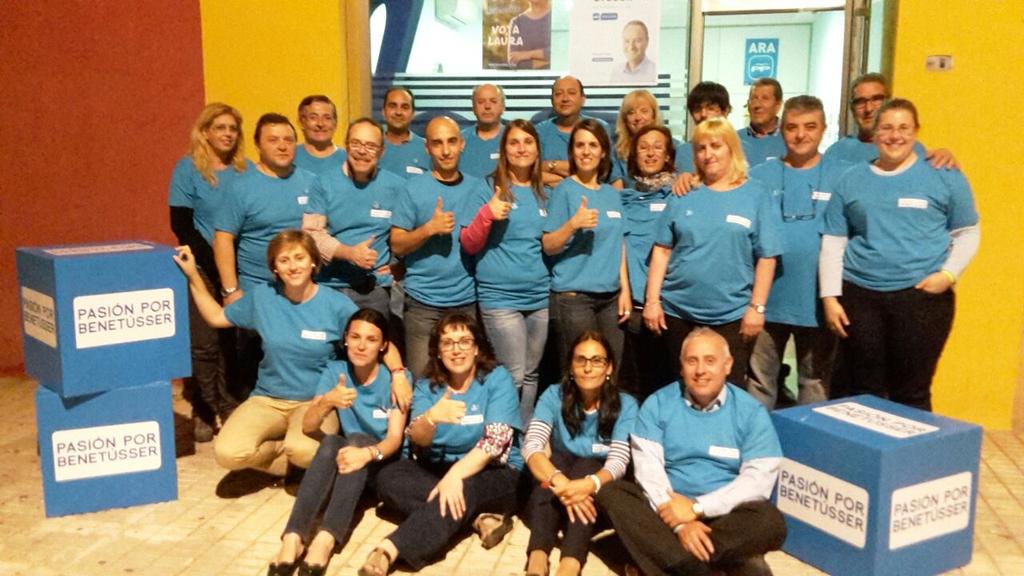 PPBenetusser's tweet photo. Primera noche de Campaña en PP #Benetússer. @NNGGBenetusser @_laurachulia  #PasiónporBenetússer#aPPaSIonate #24M http://t.co/80MAn7YijP