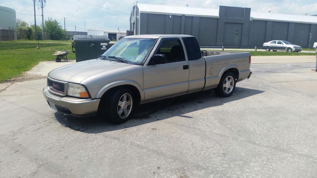 USDMSQWAAD's tweet photo. thoughts? might be trading the blazer for it. 5 speed 4.3 http://t.co/IcU31agkE0