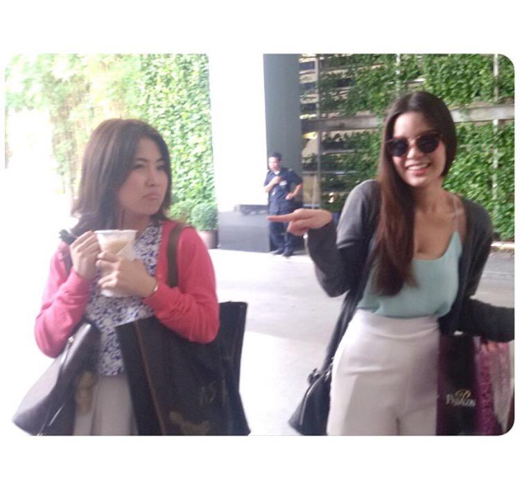 wmlaum_'s tweet photo. Cr.kanmuay1978
เกรซหญิงที่ตึกวันนี้คะ💖💙 #หญิงเกรซ #เกรซหญิง #thestar11 http://t.co/QOxwnbAs2D