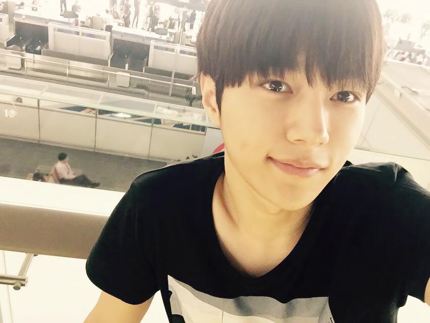 Infinite L/Myungsoo series of flawless selca, showing off his cute side - Celebrity Photos & Videos - OneHallyu