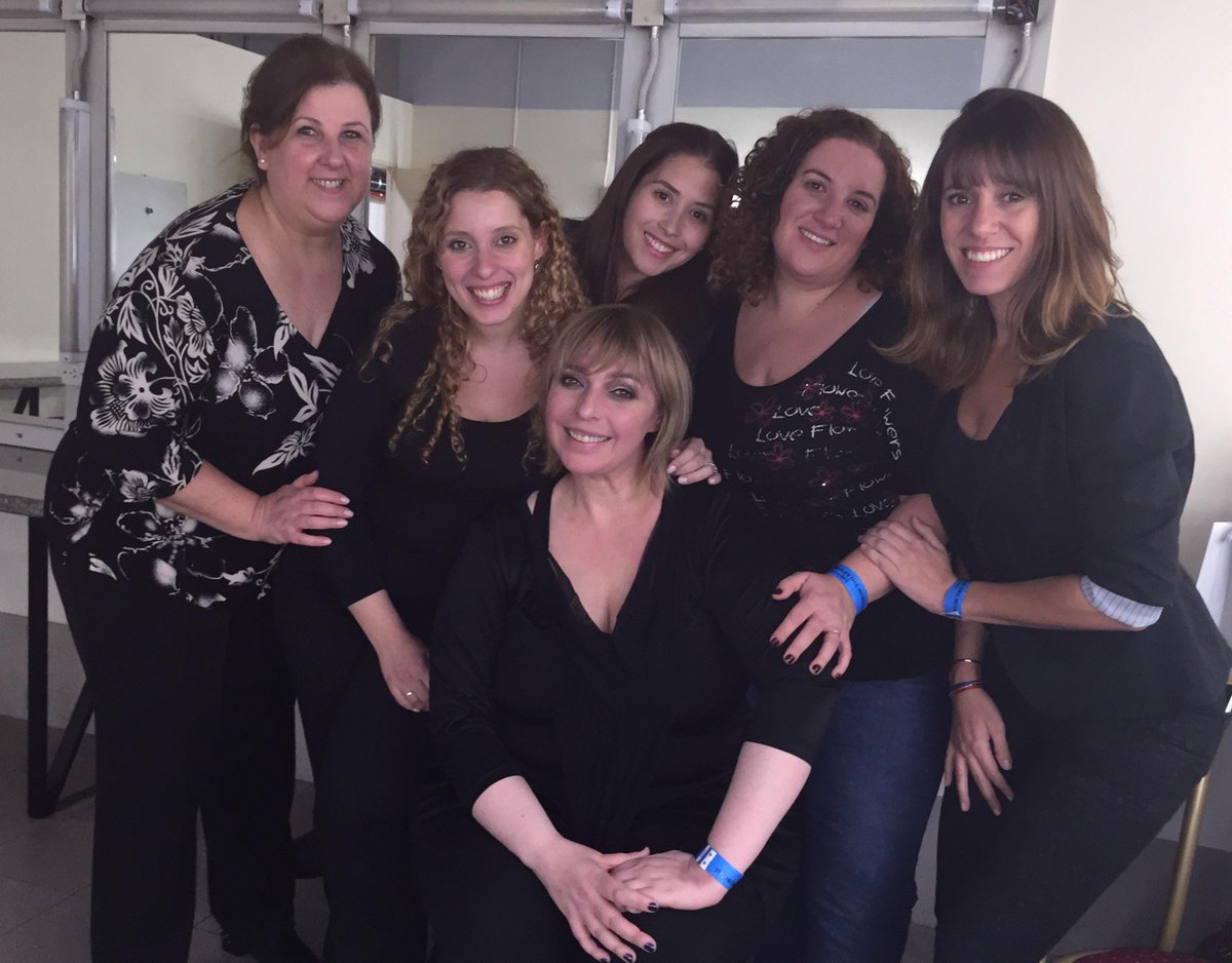 Mi equipo, mis leonas de los pinceles #Vanis #Lili <a href="/polamakeup/">Pola Makeup</a> @MelMakeup2012  , son todo #DamasySres ♥️🙏🏼