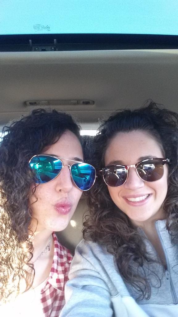mari_tinii's tweet photo. Rumbo al aeroouerto ✈✈#Londres @rociito_po http://t.co/BDlWblBJns