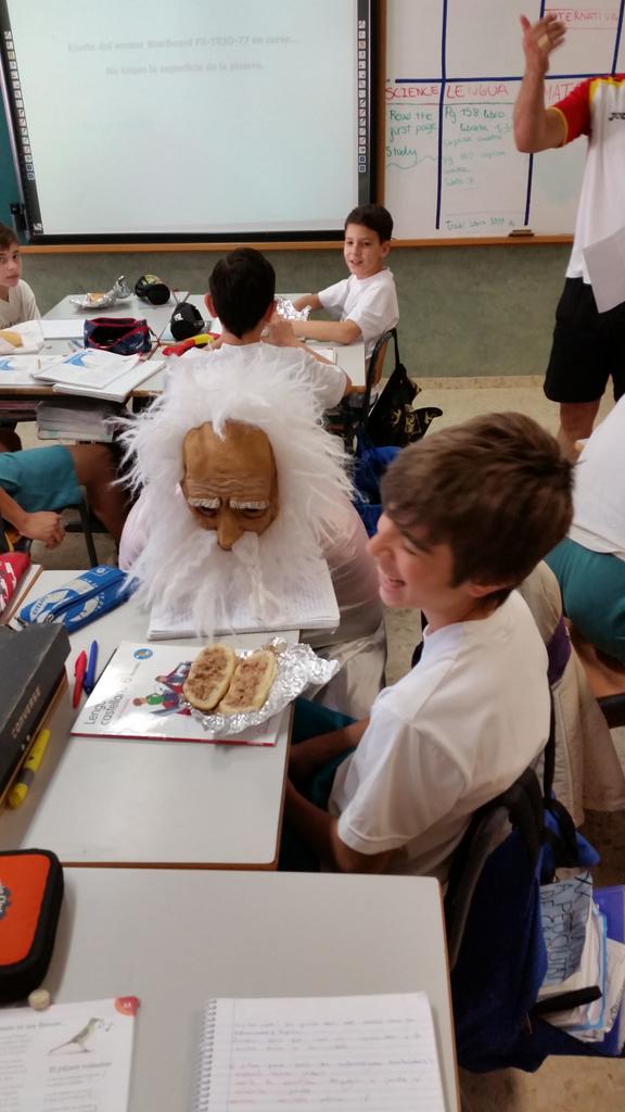 tafaddevesa's tweet photo. Como cada semana, los Healthy Heroes de #TAFAD #LaDevesa pasan a revisar los almuerzos de los alumnos de primaria http://t.co/scJAOsIV0G