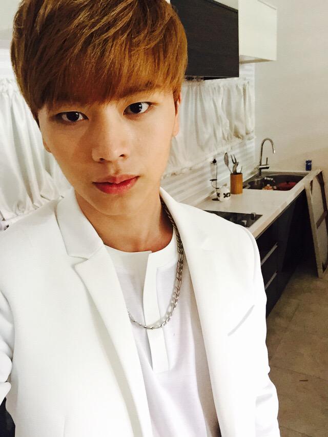 육성재 tweet media