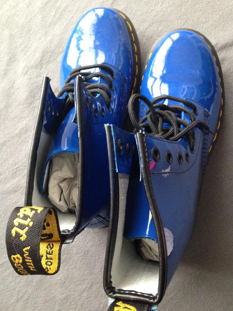 Delf_e's tweet photo. A VENDRE

Paire Doc Martens neuves
Taille 39
Bleu vernies
Achetées 125 €, vendues 60 €
Remise en mains propres Paris http://t.co/9gR2aRyt5i