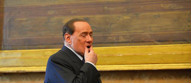 ilpost's tweet photo. «Il paese è a rischio di deriva autoritaria» ha detto Silvio Berlusconi http://t.co/1ufsIYv1aT http://t.co/P8IaWUSApU
