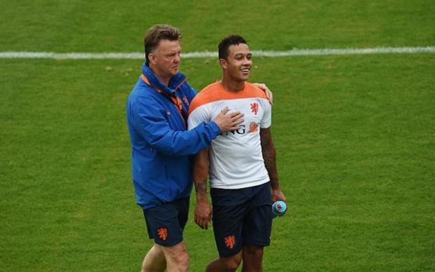 citizentvkenya's tweet photo. Manchester United signs PSV winger Memphis Depay http://t.co/t5zE5yKCdw  #OpinionCourt http://t.co/6AYUULxq4q