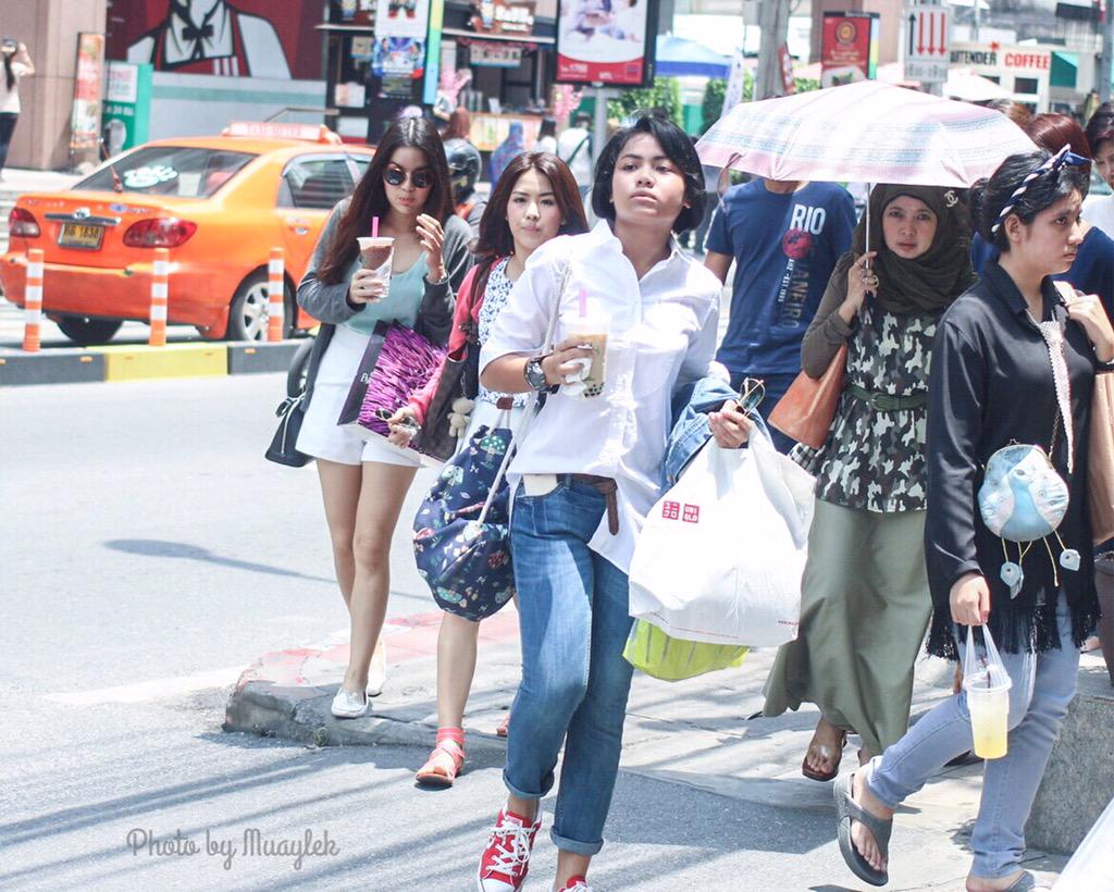 wmlaum_'s tweet photo. Cr.muayleknp
3 สาวเข้าตึกวันนี้คะ🐻🐷🐢 #powerpuffgirls #thestar11 http://t.co/RAxRRIU3x2
