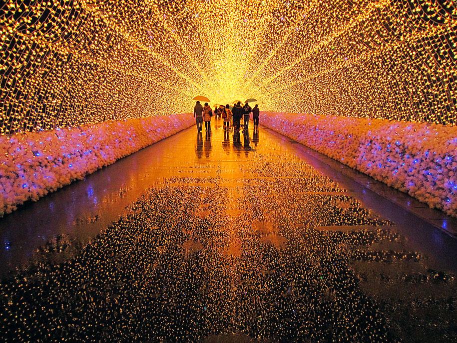 SharveeC's tweet photo. Amazing Light Tunnel Made of 7 Million LEDs in Japan - http://t.co/6ZPxCwUP6P via @demilked #art #light #photography http://t.co/Ei9dzm3SOu