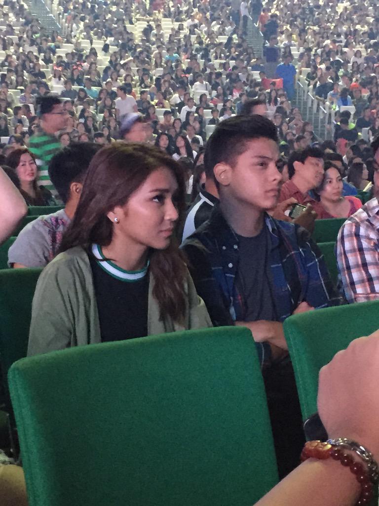 DanieLuvKathryn's tweet image. KathNiel during #ConcertDate #PrismaticWorldTourPH © -🐯
