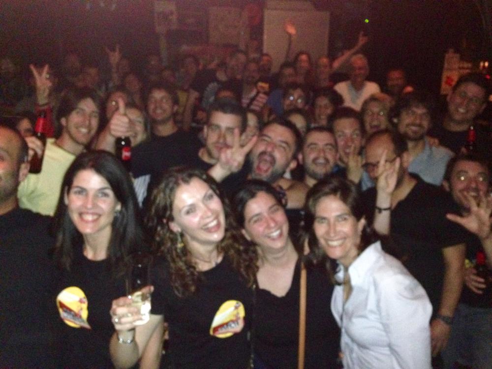 Momentazo del concierto de ayer. Gracias a todos por venir. Nos volvemos a ver el 11 de Junio en <a href="/cafelapalma/">CAFE LA PALMA</a> !!