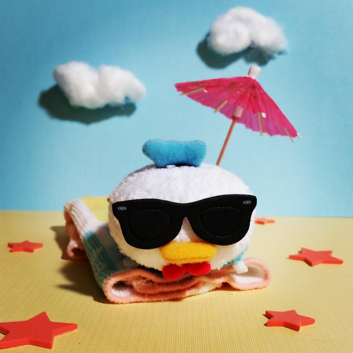 Adorable_Ind's tweet photo. Roasted duck at the beach. #adorableindustries #roastedduck #TsumTsumTuesday #summertime #atthebeach #donaldduck http://t.co/Dejpe2m9ti