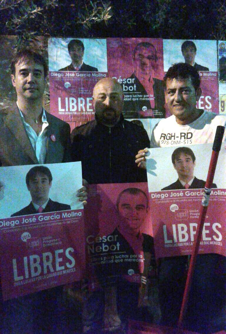 UPYD_RegMurcia's tweet photo. Comienzo de campaña #24M con pegada de cartel @UPyDCartagena @UPyD_Lorca @UPyDMolinadeSeg @UPyDCieza http://t.co/VHhRsaLkQK